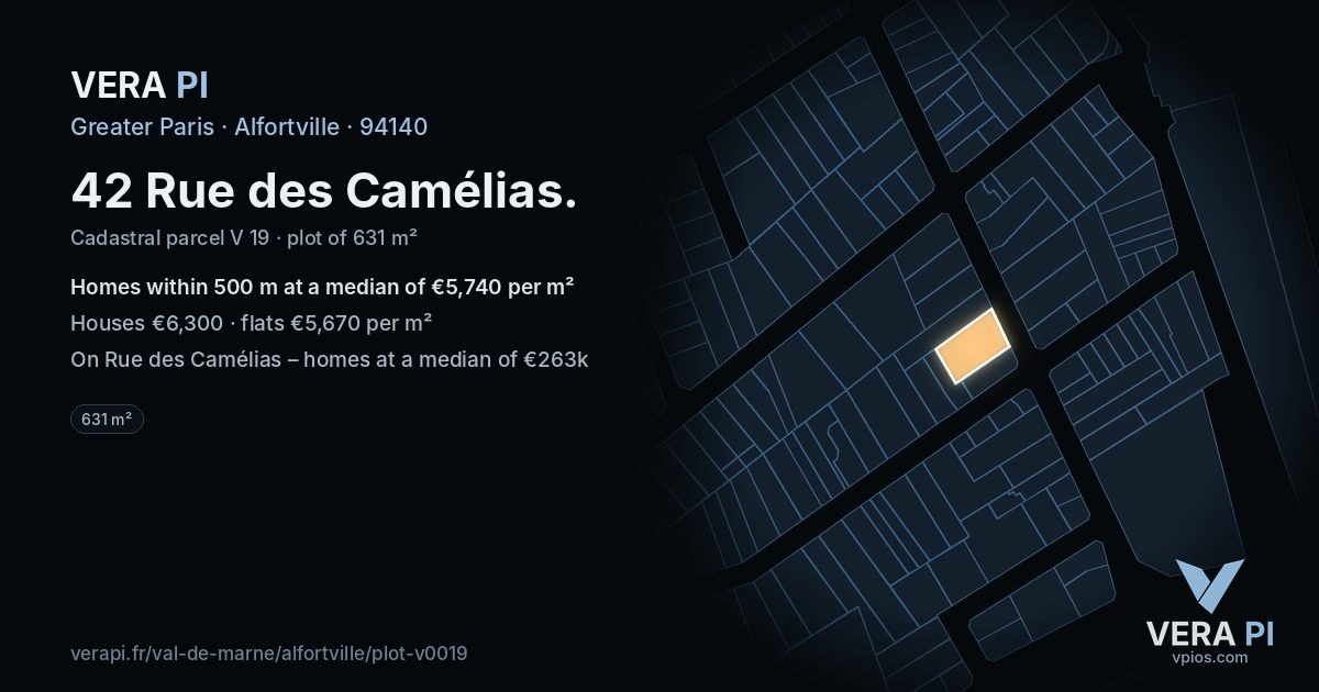 42 Rue des Camélias, Alfortville at night – the plot lit, the parcels around coloured by the prices near them