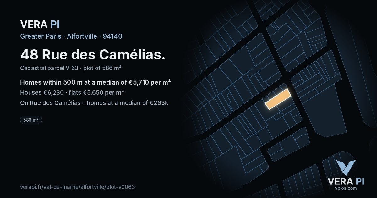 48 Rue des Camélias, Alfortville at night – the plot lit, the parcels around coloured by the prices near them