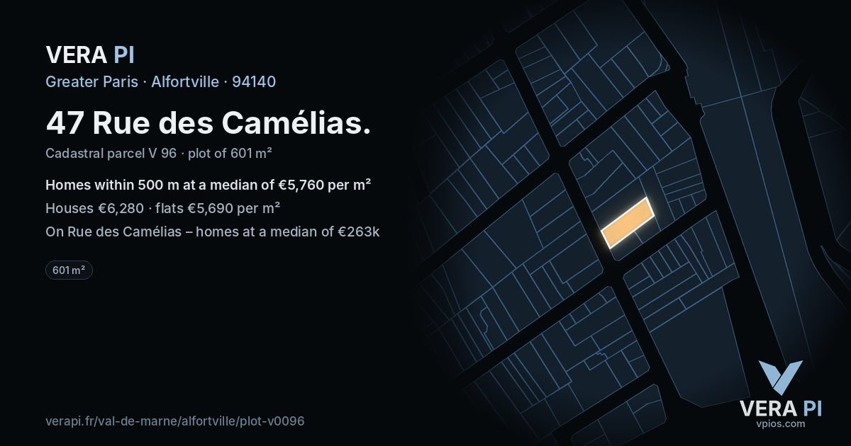 47 Rue des Camélias, Alfortville at night – the plot lit, the parcels around coloured by the prices near them