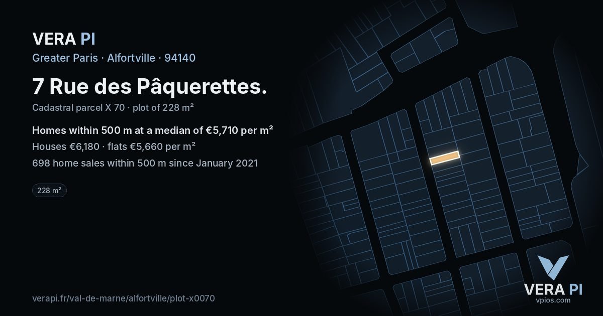 7 Rue des Pâquerettes, Alfortville at night – the plot lit, the parcels around coloured by the prices near them