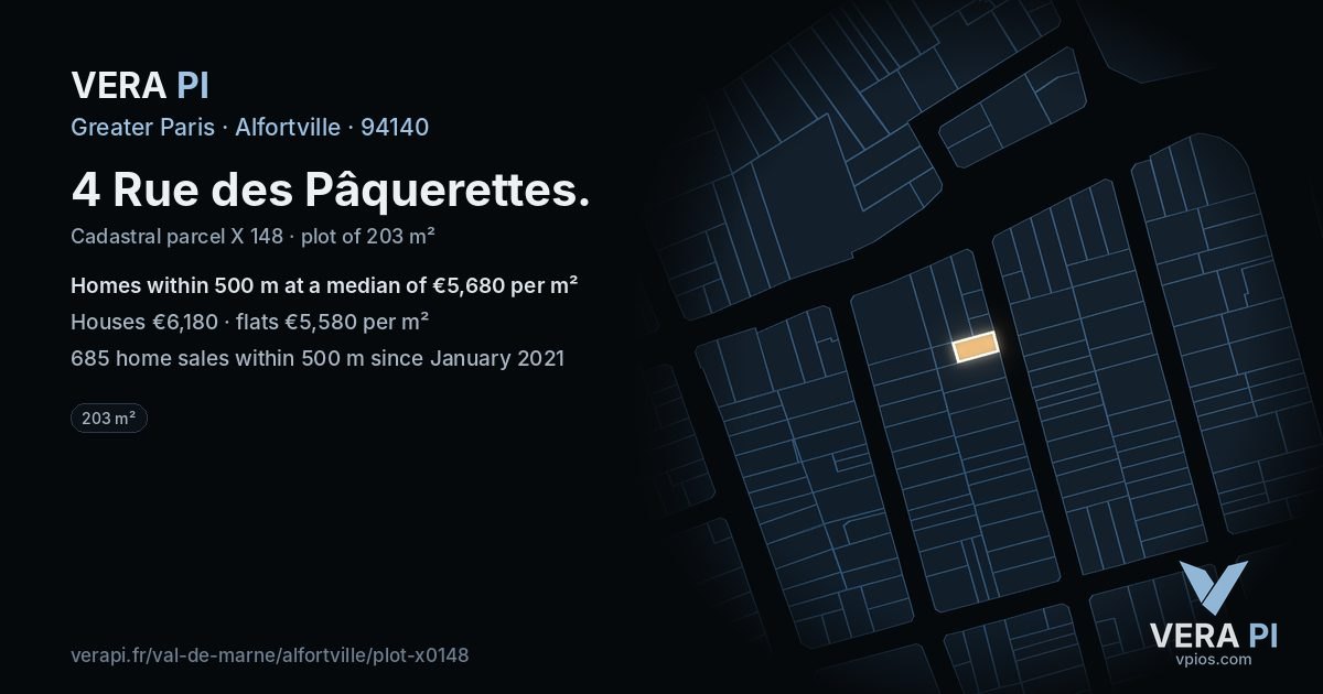 4 Rue des Pâquerettes, Alfortville at night – the plot lit, the parcels around coloured by the prices near them