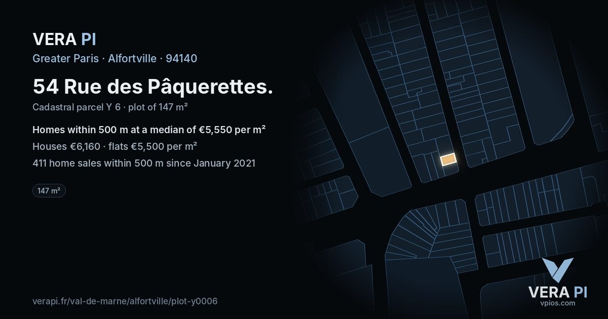 54 Rue des Pâquerettes, Alfortville at night – the plot lit, the parcels around coloured by the prices near them