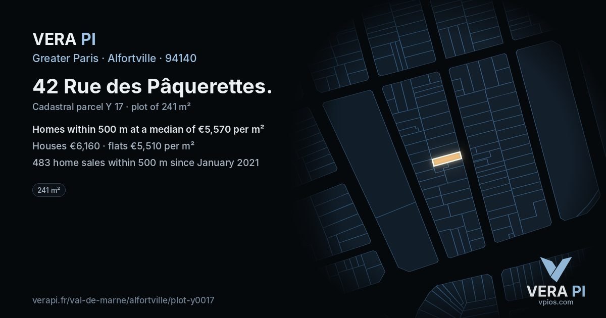 42 Rue des Pâquerettes, Alfortville at night – the plot lit, the parcels around coloured by the prices near them