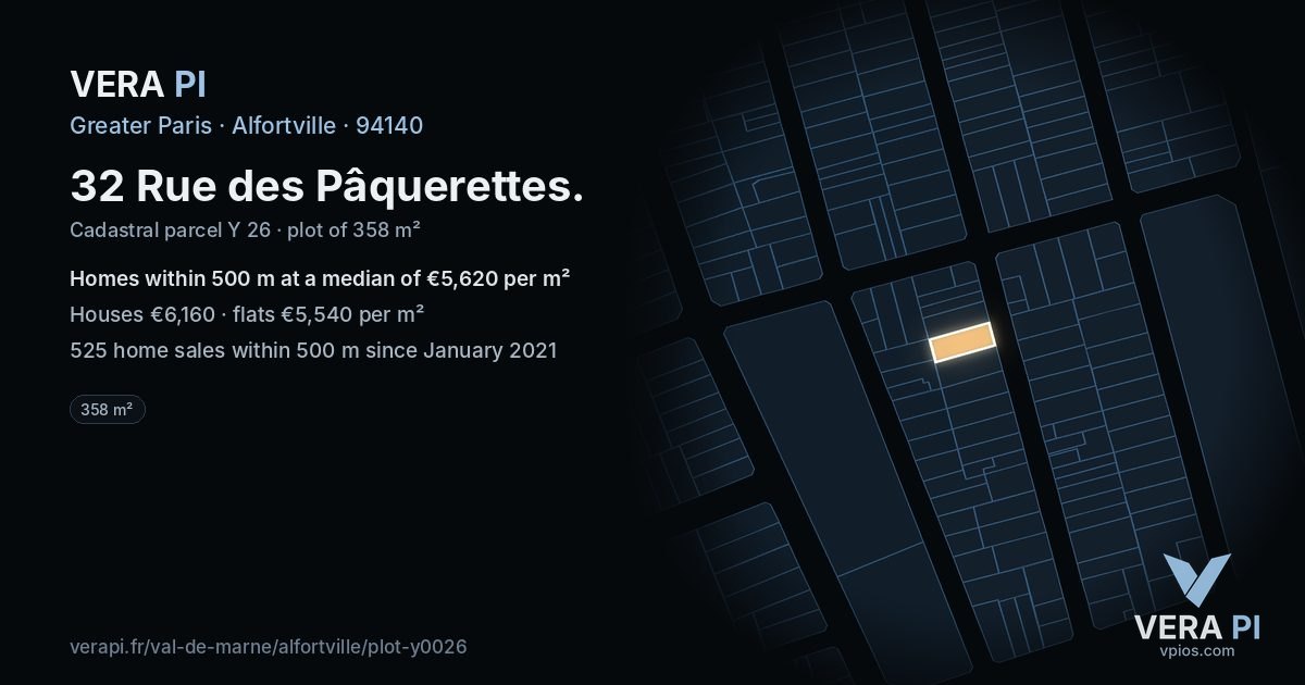 32 Rue des Pâquerettes, Alfortville at night – the plot lit, the parcels around coloured by the prices near them