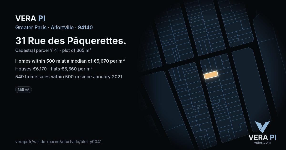 31 Rue des Pâquerettes, Alfortville at night – the plot lit, the parcels around coloured by the prices near them