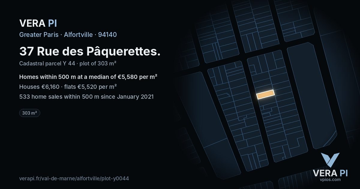 37 Rue des Pâquerettes, Alfortville at night – the plot lit, the parcels around coloured by the prices near them