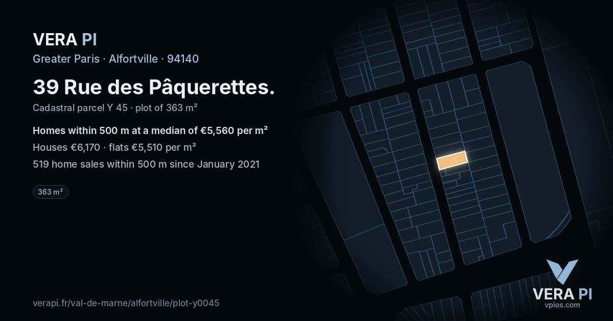 39 Rue des Pâquerettes, Alfortville at night – the plot lit, the parcels around coloured by the prices near them