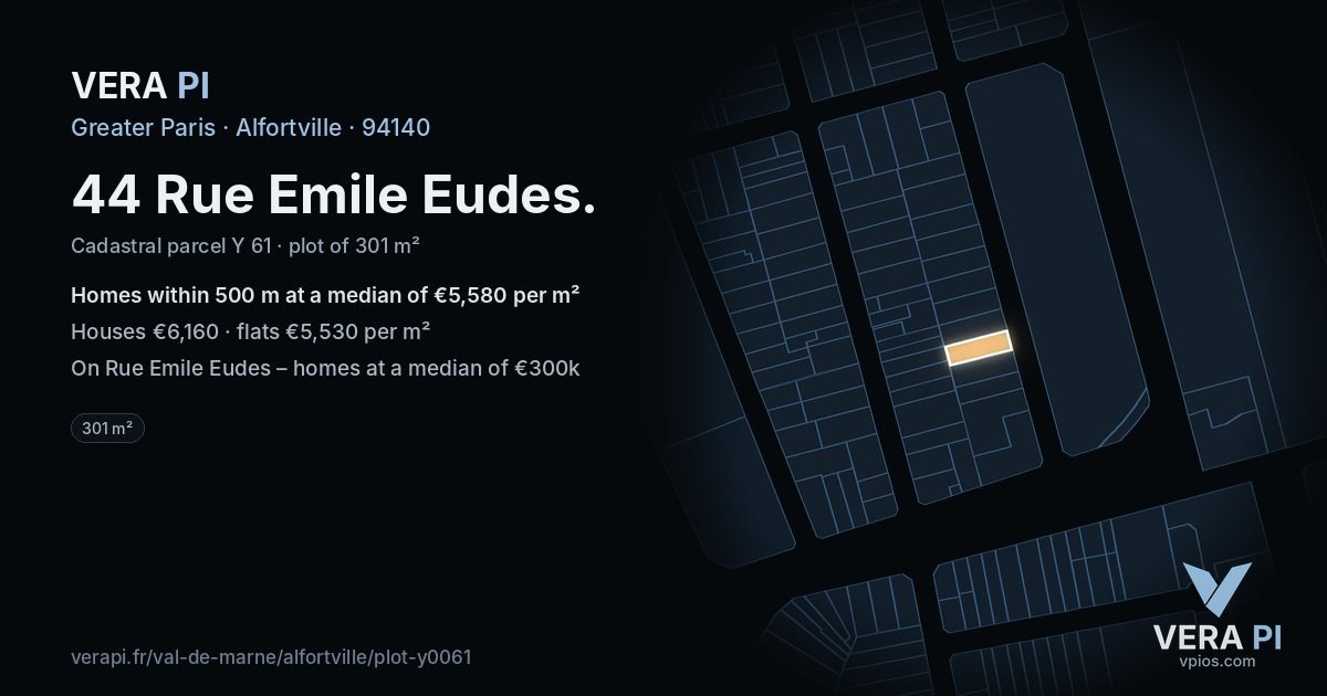 44 Rue Emile Eudes, Alfortville at night – the plot lit, the parcels around coloured by the prices near them