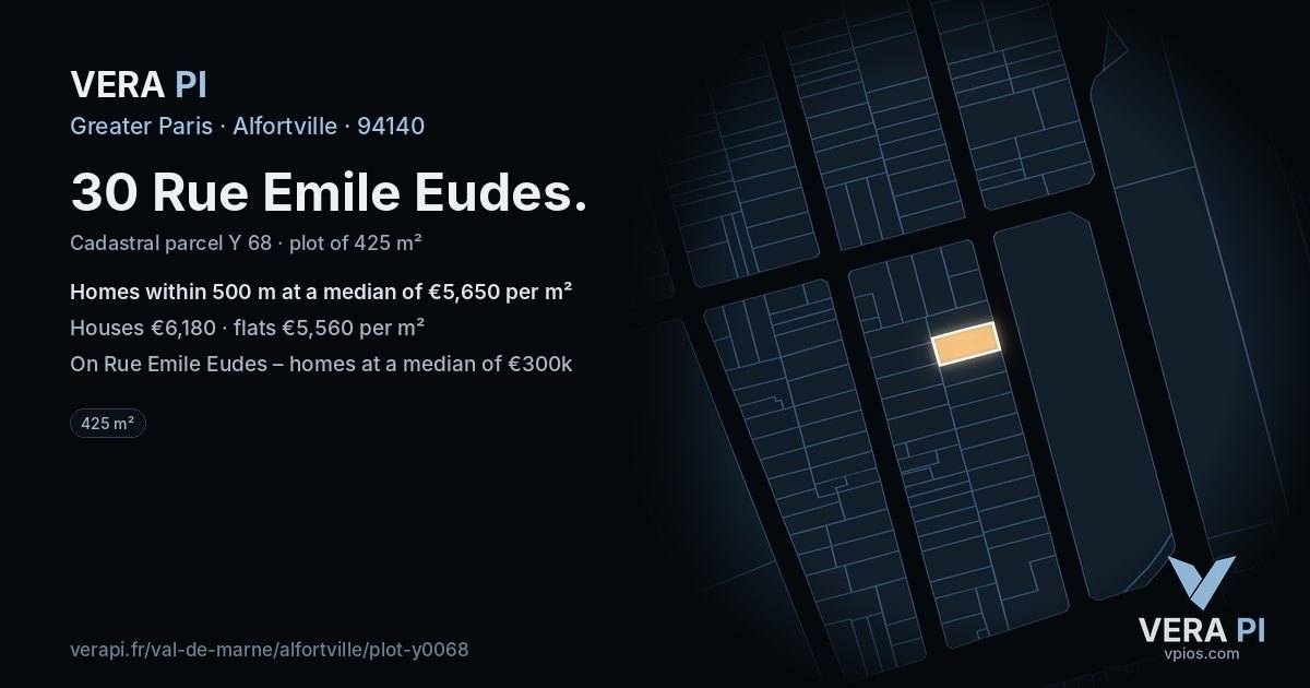 30 Rue Emile Eudes, Alfortville at night – the plot lit, the parcels around coloured by the prices near them