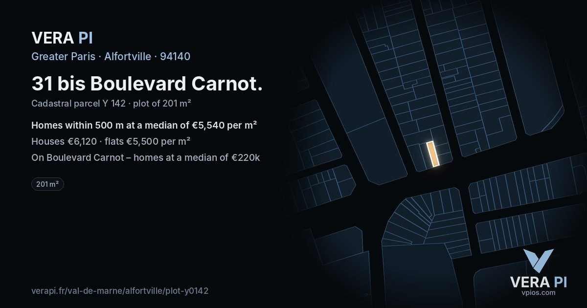 31 bis Boulevard Carnot, Alfortville at night – the plot lit, the parcels around coloured by the prices near them