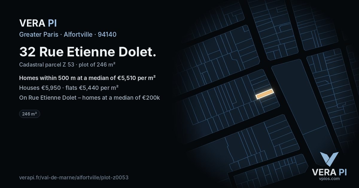 32 Rue Etienne Dolet, Alfortville at night – the plot lit, the parcels around coloured by the prices near them