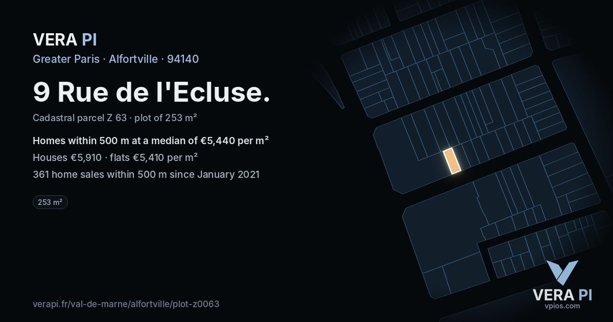 9 Rue de l'Ecluse, Alfortville at night – the plot lit, the parcels around coloured by the prices near them