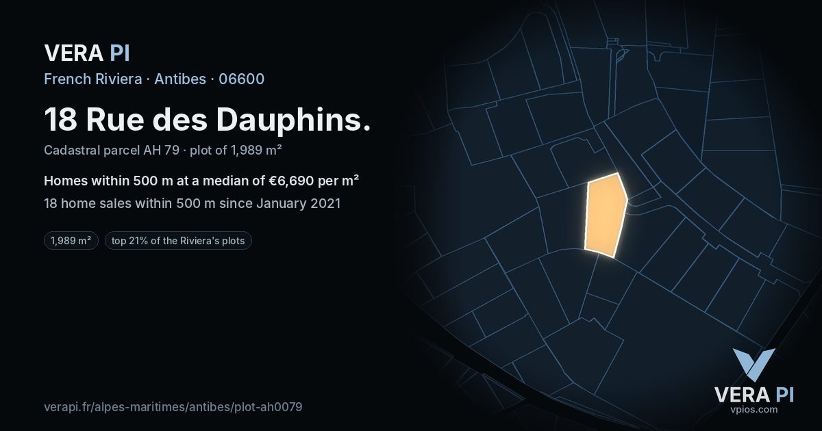 18 Rue des Dauphins, Antibes at night – the plot lit, the parcels around coloured by the prices near them