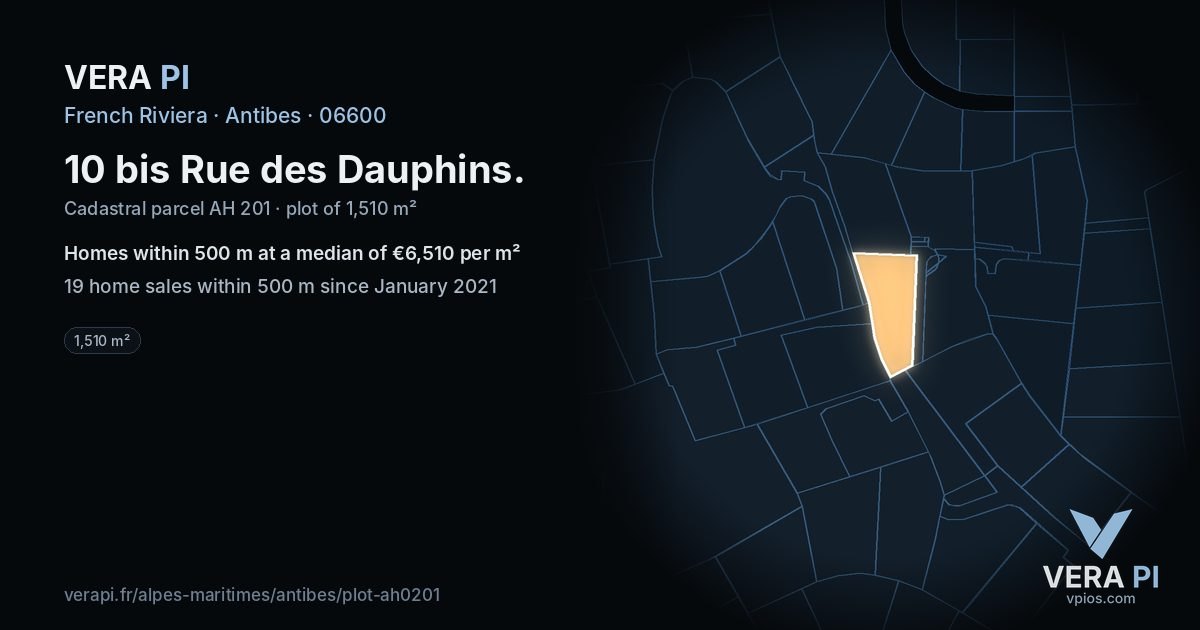 10 bis Rue des Dauphins, Antibes at night – the plot lit, the parcels around coloured by the prices near them