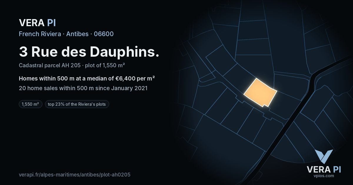 3 Rue des Dauphins, Antibes at night – the plot lit, the parcels around coloured by the prices near them