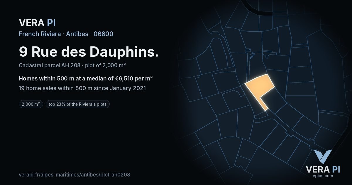 9 Rue des Dauphins, Antibes at night – the plot lit, the parcels around coloured by the prices near them
