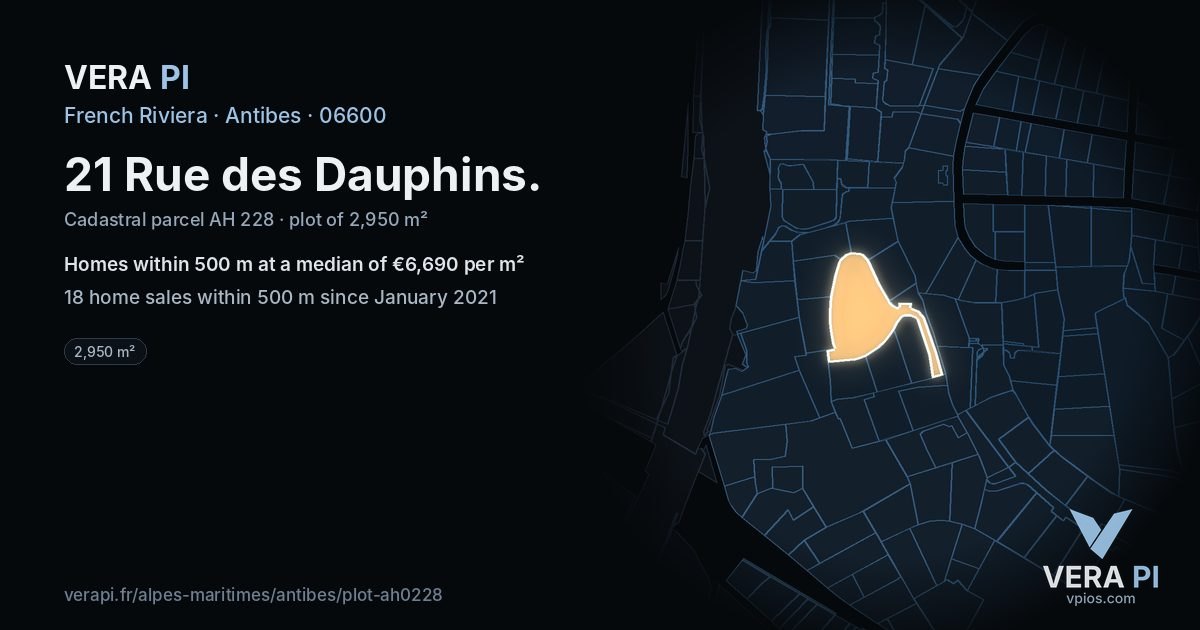 21 Rue des Dauphins, Antibes at night – the plot lit, the parcels around coloured by the prices near them