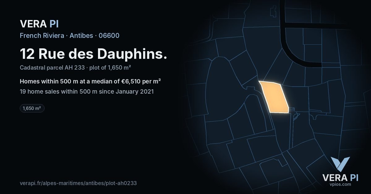 12 Rue des Dauphins, Antibes at night – the plot lit, the parcels around coloured by the prices near them