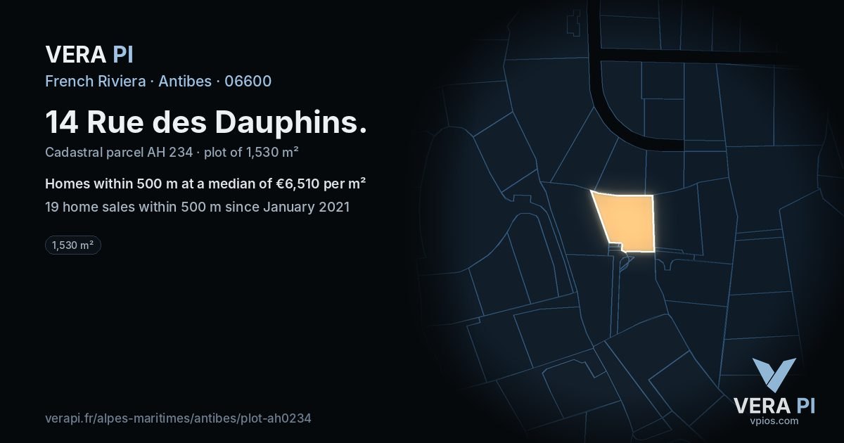 14 Rue des Dauphins, Antibes at night – the plot lit, the parcels around coloured by the prices near them
