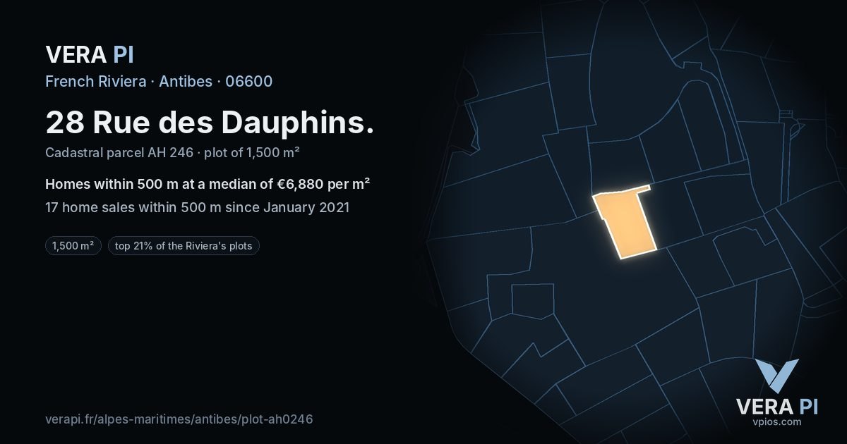 28 Rue des Dauphins, Antibes at night – the plot lit, the parcels around coloured by the prices near them