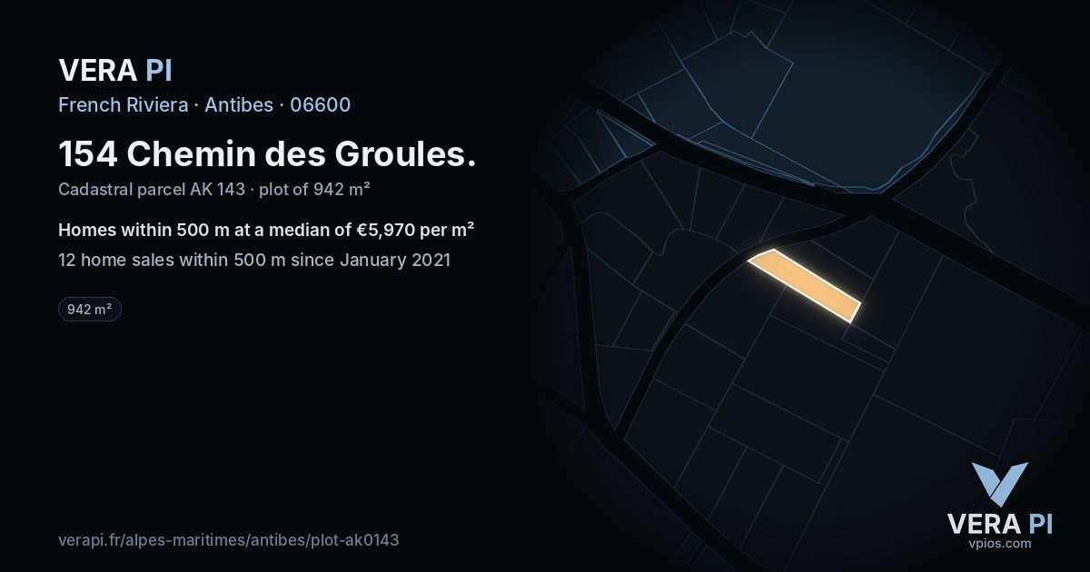 154 Chemin des Groules, Antibes at night – the plot lit, the parcels around coloured by the prices near them