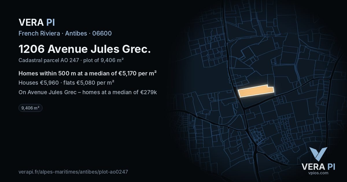 1206 Avenue Jules Grec, Antibes at night – the plot lit, the parcels around coloured by the prices near them
