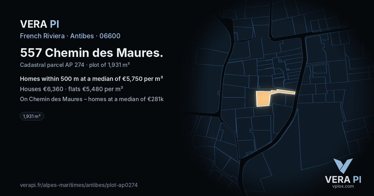 557 Chemin des Maures, Antibes at night – the plot lit, the parcels around coloured by the prices near them