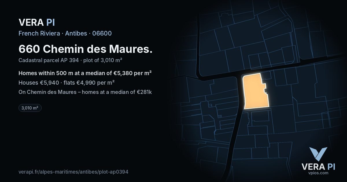 660 Chemin des Maures, Antibes at night – the plot lit, the parcels around coloured by the prices near them