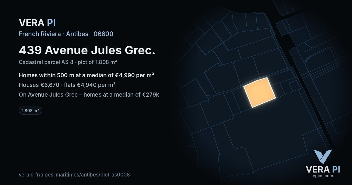 439 Avenue Jules Grec, Antibes at night – the plot lit, the parcels around coloured by the prices near them