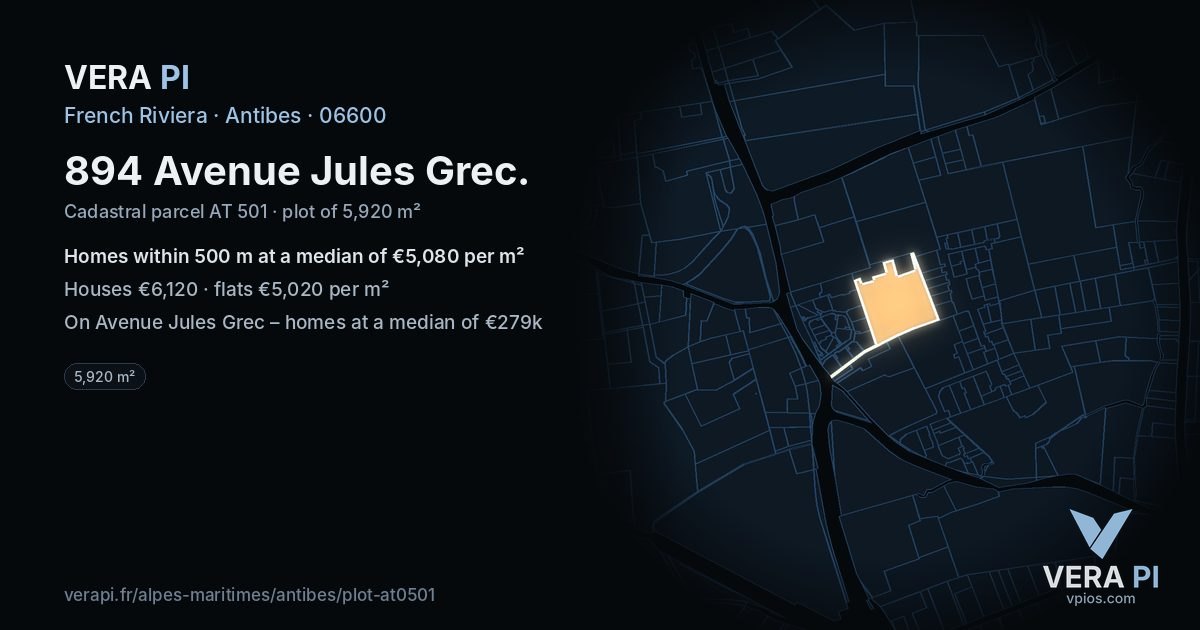 894 Avenue Jules Grec, Antibes at night – the plot lit, the parcels around coloured by the prices near them