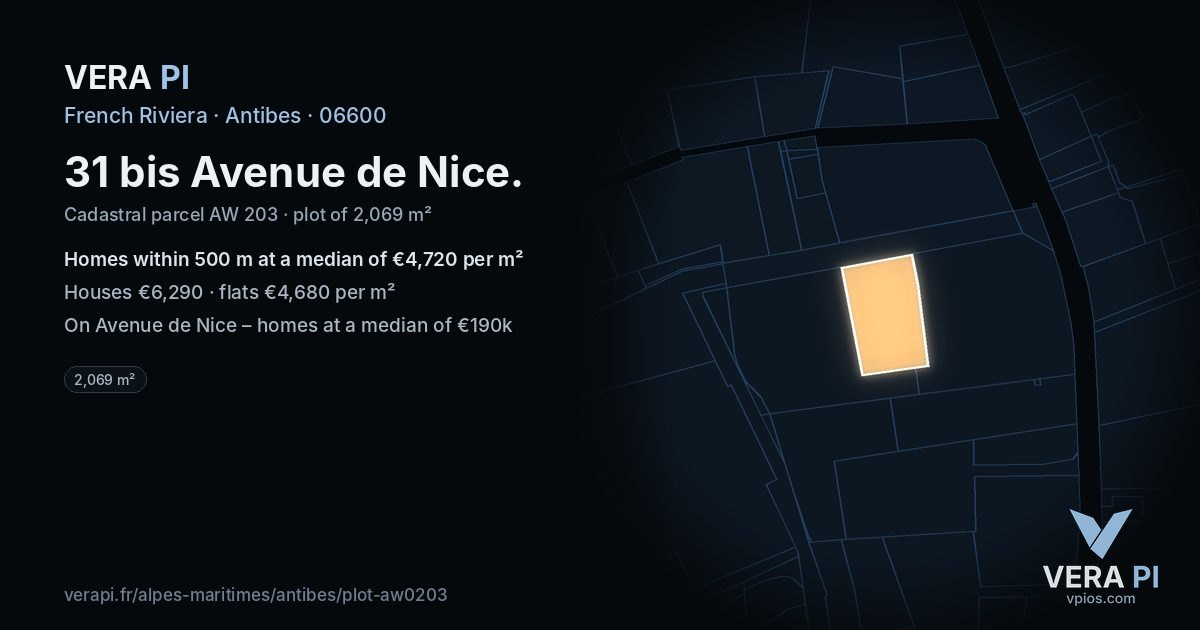 31 bis Avenue de Nice, Antibes at night – the plot lit, the parcels around coloured by the prices near them