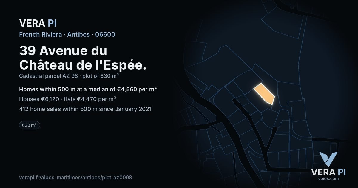 39 Avenue du Château de l'Espée, Antibes at night – the plot lit, the parcels around coloured by the prices near them