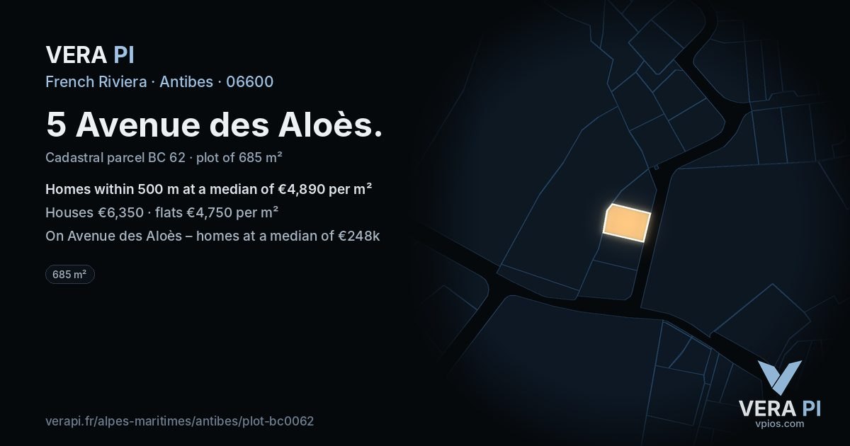 5 Avenue des Aloès, Antibes at night – the plot lit, the parcels around coloured by the prices near them