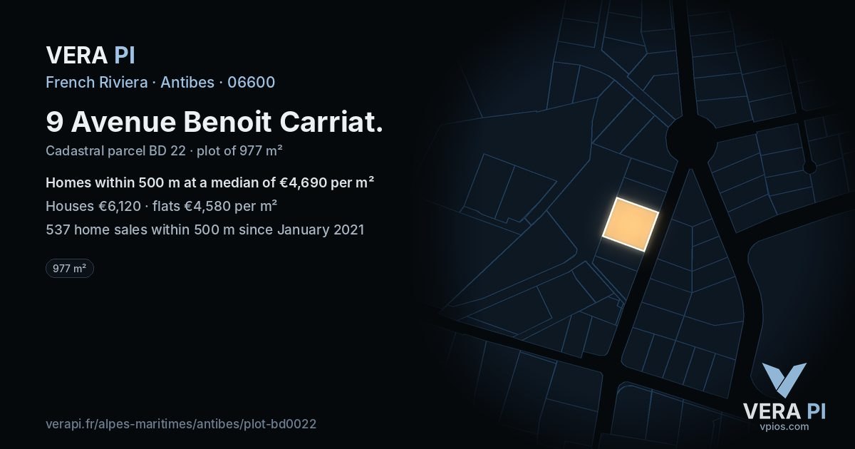 9 Avenue Benoit Carriat, Antibes at night – the plot lit, the parcels around coloured by the prices near them