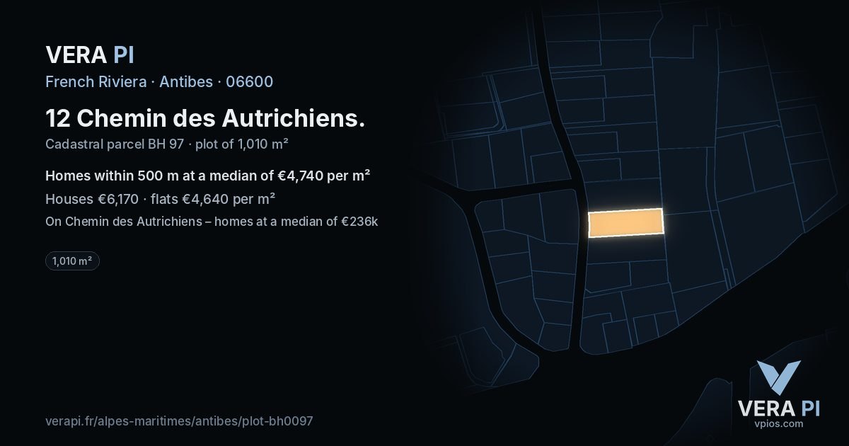 12 Chemin des Autrichiens, Antibes at night – the plot lit, the parcels around coloured by the prices near them