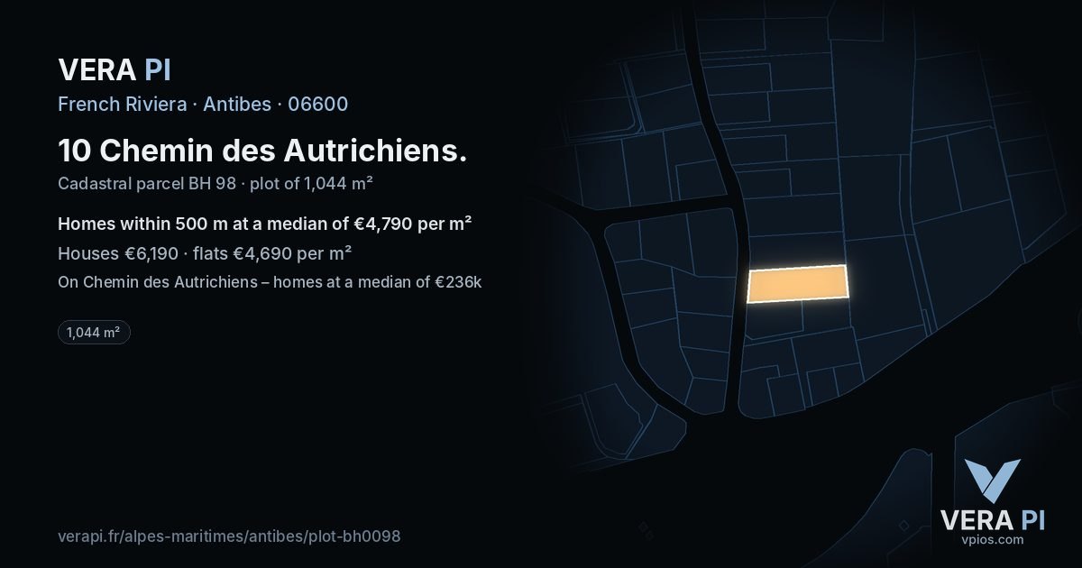 10 Chemin des Autrichiens, Antibes at night – the plot lit, the parcels around coloured by the prices near them
