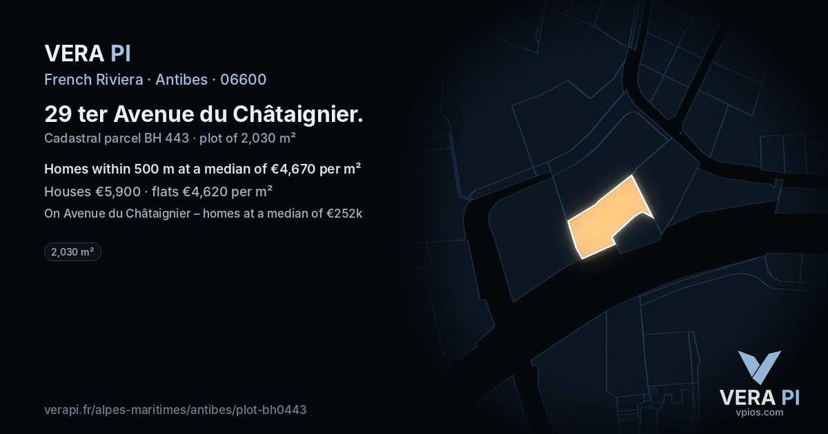29 ter Avenue du Châtaignier, Antibes at night – the plot lit, the parcels around coloured by the prices near them