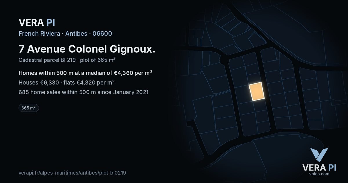 7 Avenue Colonel Gignoux, Antibes at night – the plot lit, the parcels around coloured by the prices near them