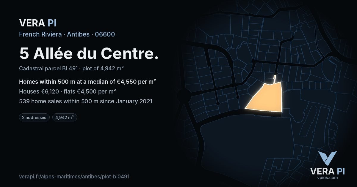 5 Allée du Centre, Antibes at night – the plot lit, the parcels around coloured by the prices near them