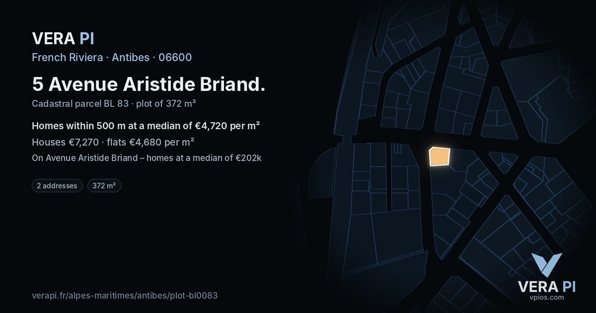 5 Avenue Aristide Briand, Antibes at night – the plot lit, the parcels around coloured by the prices near them