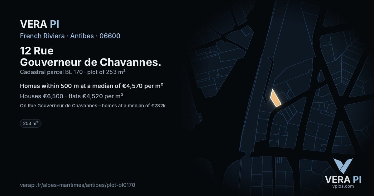 12 Rue Gouverneur de Chavannes, Antibes at night – the plot lit, the parcels around coloured by the prices near them