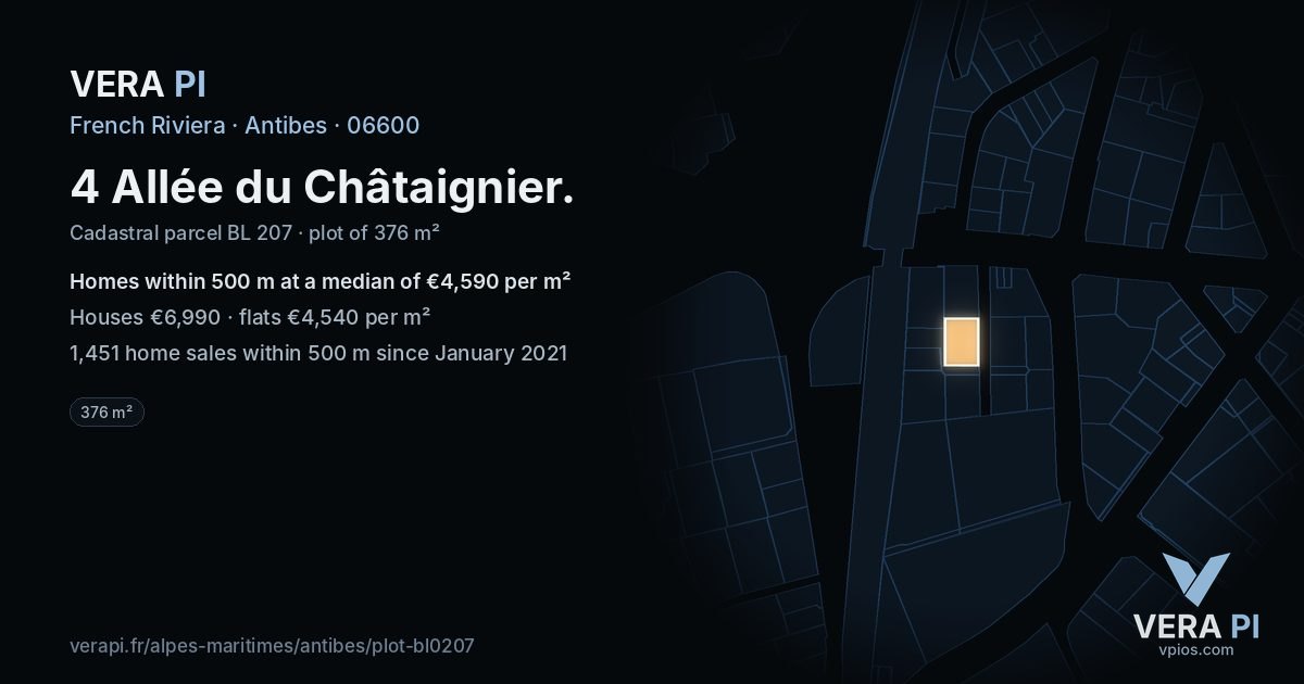 4 Allée du Châtaignier, Antibes at night – the plot lit, the parcels around coloured by the prices near them