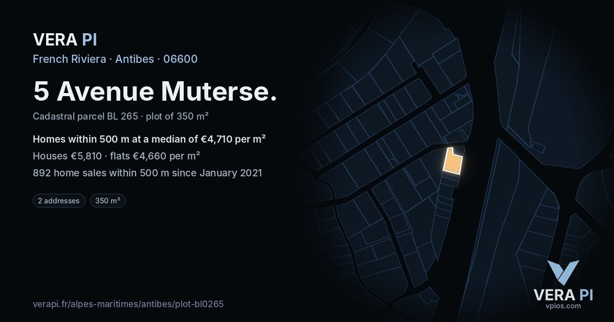 5 Avenue Muterse, Antibes at night – the plot lit, the parcels around coloured by the prices near them