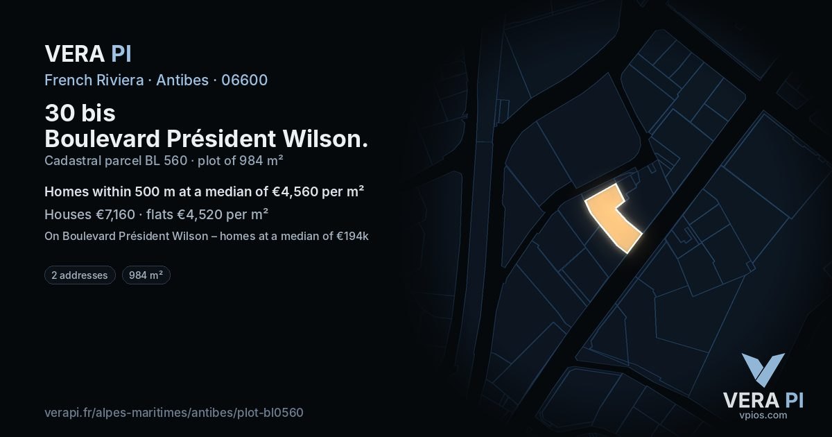 30 bis Boulevard Président Wilson, Antibes at night – the plot lit, the parcels around coloured by the prices near them