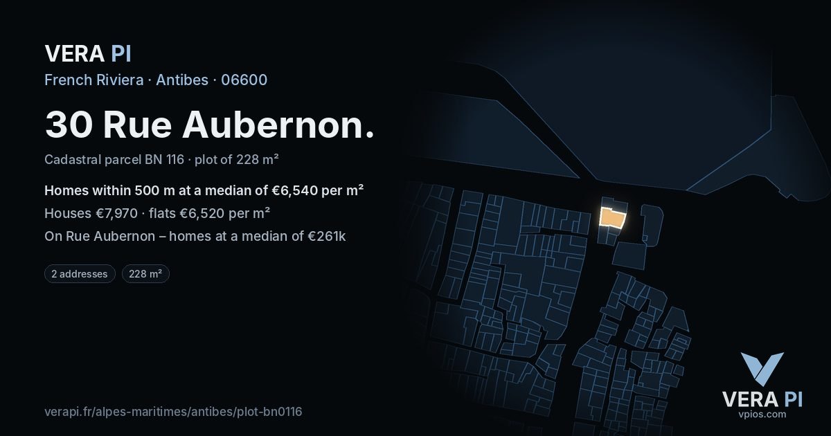 30 Rue Aubernon, Antibes at night – the plot lit, the parcels around coloured by the prices near them