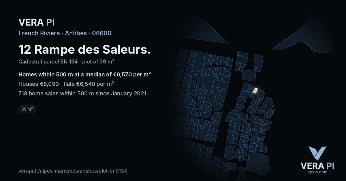 12 Rampe des Saleurs, Antibes at night – the plot lit, the parcels around coloured by the prices near them