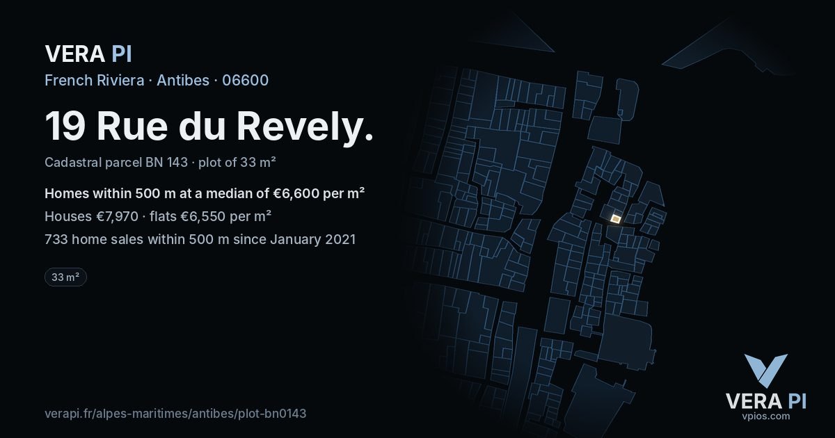 19 Rue du Revely, Antibes at night – the plot lit, the parcels around coloured by the prices near them
