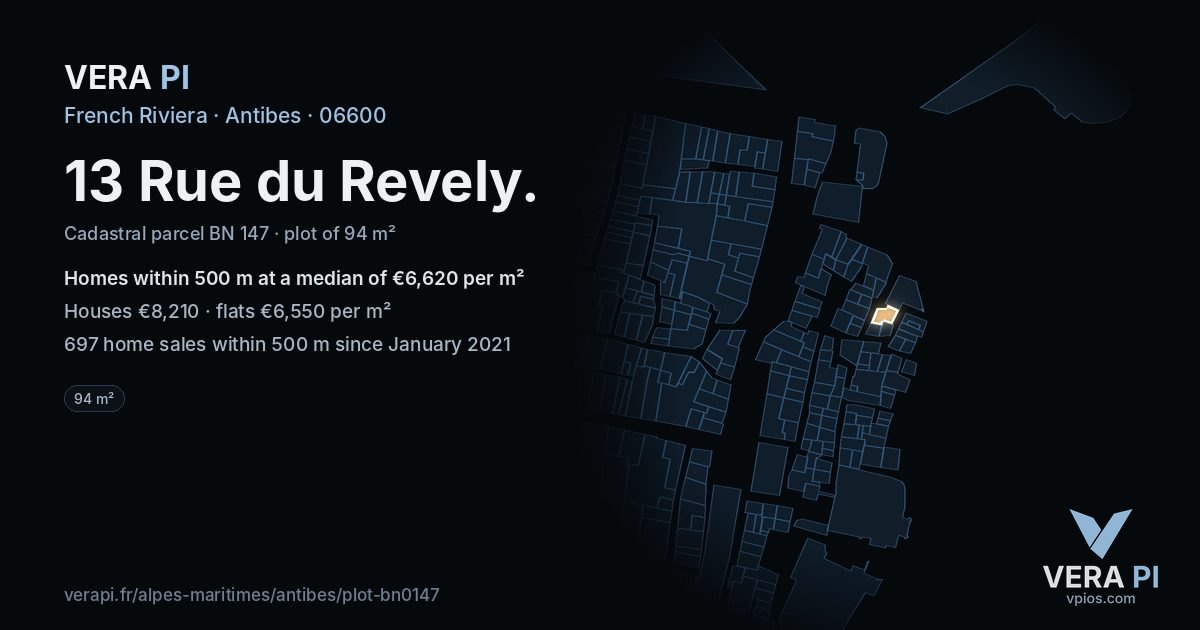 13 Rue du Revely, Antibes at night – the plot lit, the parcels around coloured by the prices near them