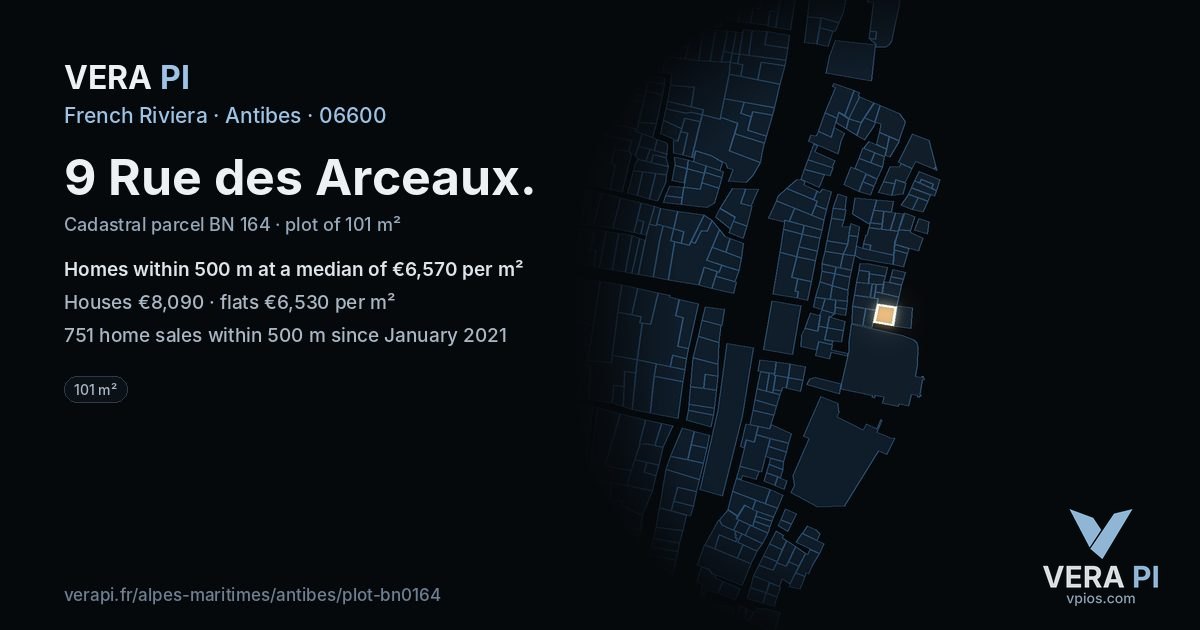 9 Rue des Arceaux, Antibes at night – the plot lit, the parcels around coloured by the prices near them