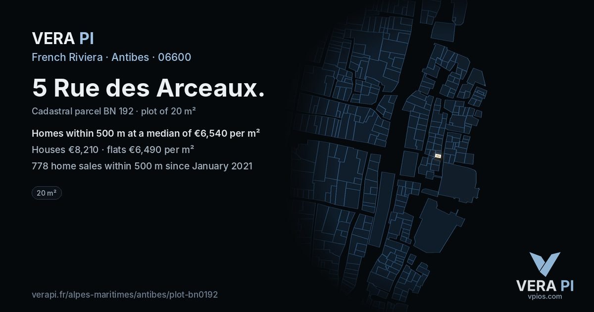 5 Rue des Arceaux, Antibes at night – the plot lit, the parcels around coloured by the prices near them